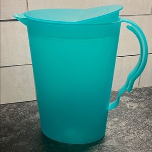 Impressions Pitcher by Tupperware. Teal Green.  Vintage 1990’s Like new!